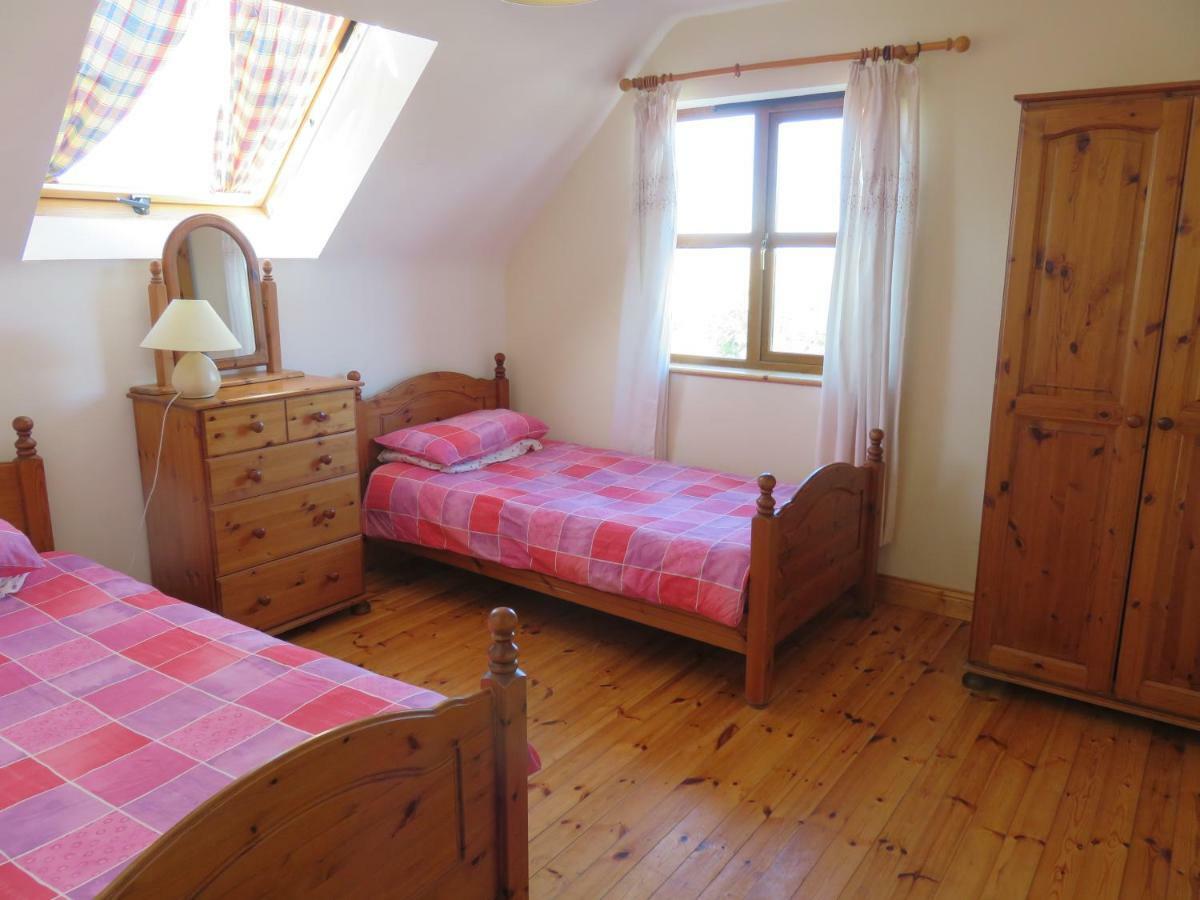 Letterfrack Farm Cottage In Village On A Farm Beside Connemara National Park Экстерьер фото